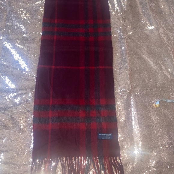 Authentic Burberry Cashmere Scarf - Picture 2 of 9